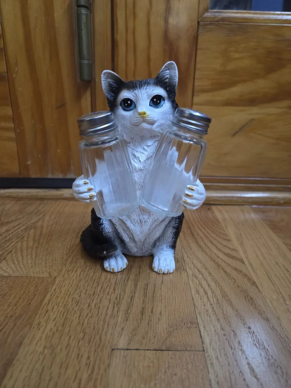 Brand New in Box Cat Salt & Pepper Shaker Holder